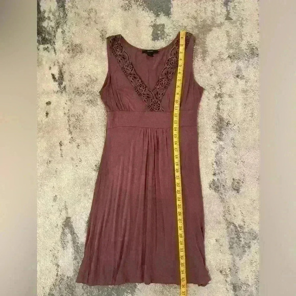 Women’s V-Cut Tahari Dress - Picture 6 of 6